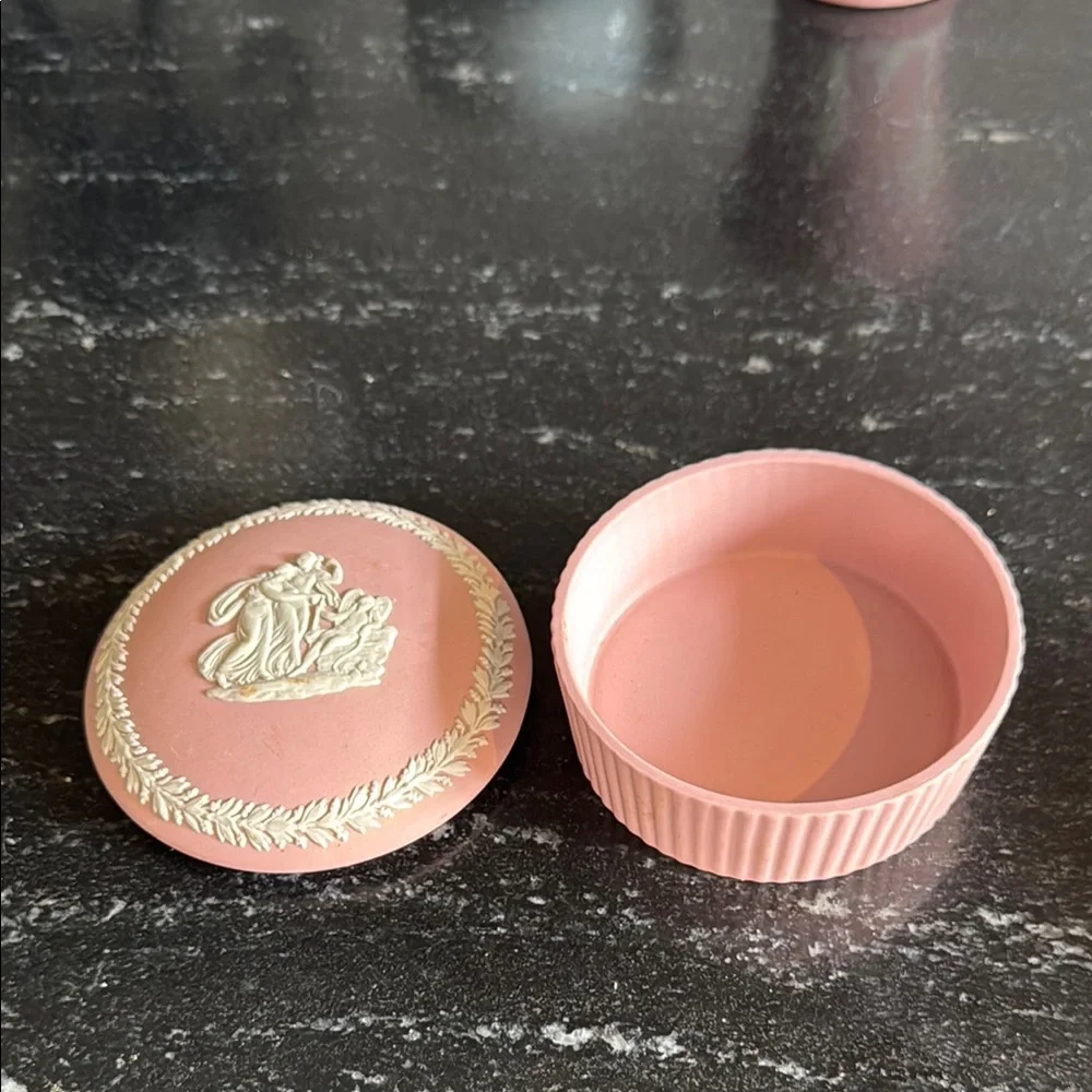 Wedgwood Jasperware Pink Decorative Jewelry/Trinket Box - Picture 2 of 4